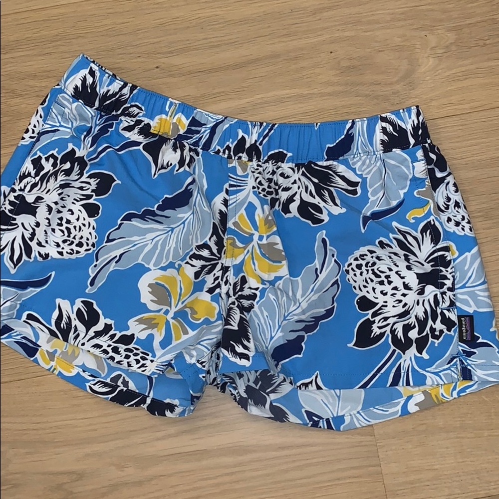 Patagonia women’s baggies shorts size S 2.5”